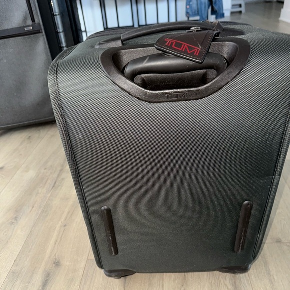 Tumi Alpha 22020 Expandable Carry On 2 Wheel Luggage Gray & Brown - Picture 2 of 5
